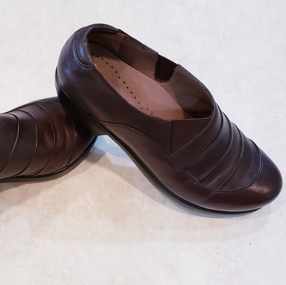 walking company dress shoes